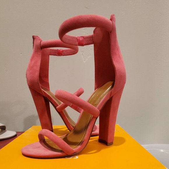 Like New & Adorable - Picture 2 of 2